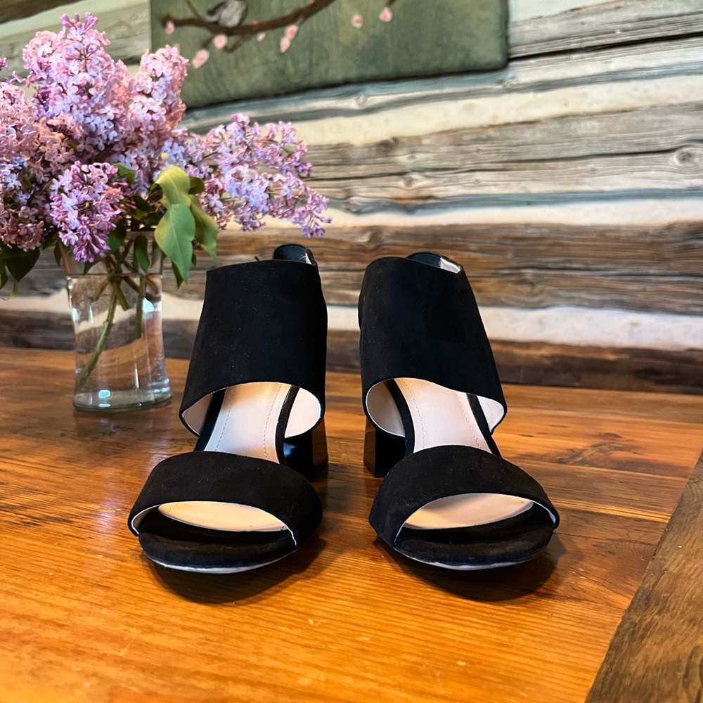 H&M black sling-back shoe - Picture 2 of 7